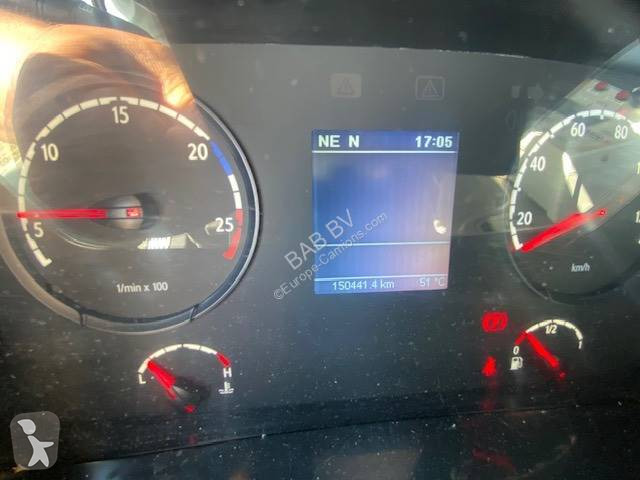 آلة لصيانة الطرق Scania