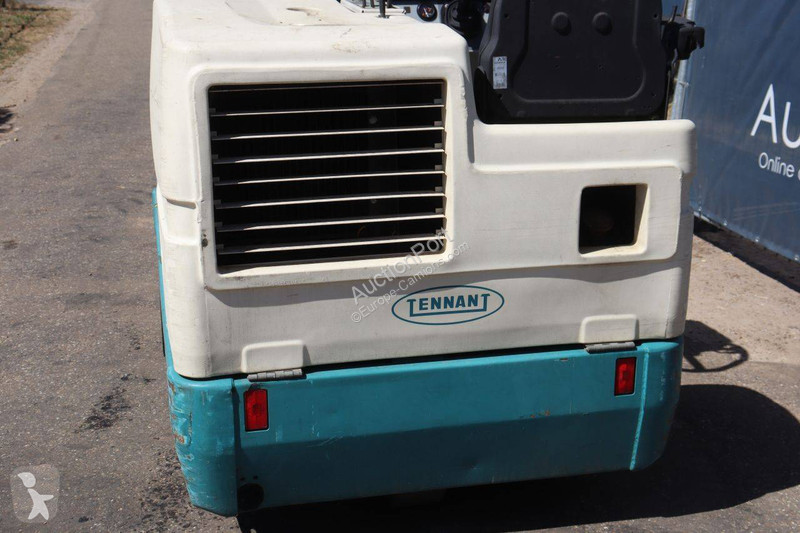 Vehículo de limpieza viaria Tennant 6400