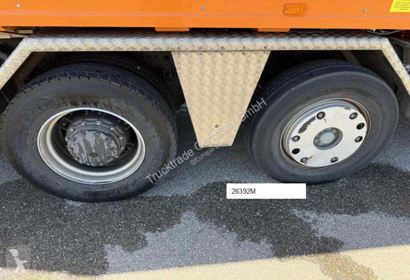 Vehículo de limpieza viaria Mercedes 602 1833
