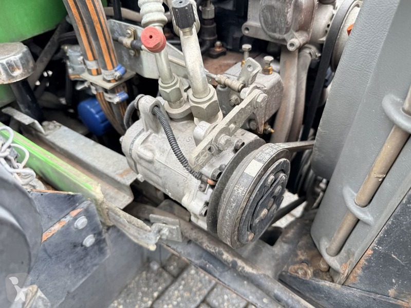 Útfenntartó-és-karbantartógép  285 Veegmachine