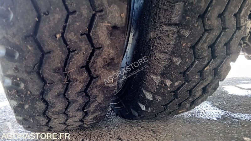 Útfenntartó-és-karbantartógép Iveco 100E18