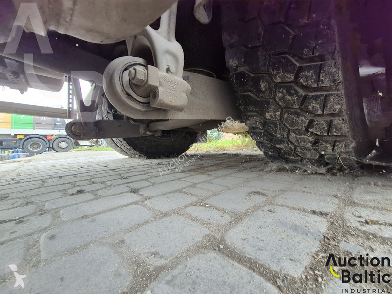 Engin de voirie Mercedes 1830