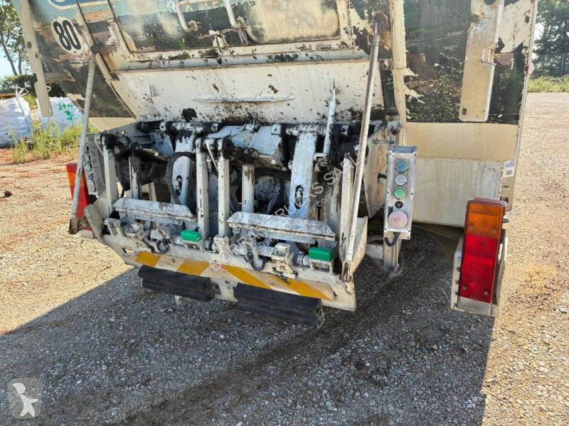 آلة لصيانة الطرق Renault 320 DXI