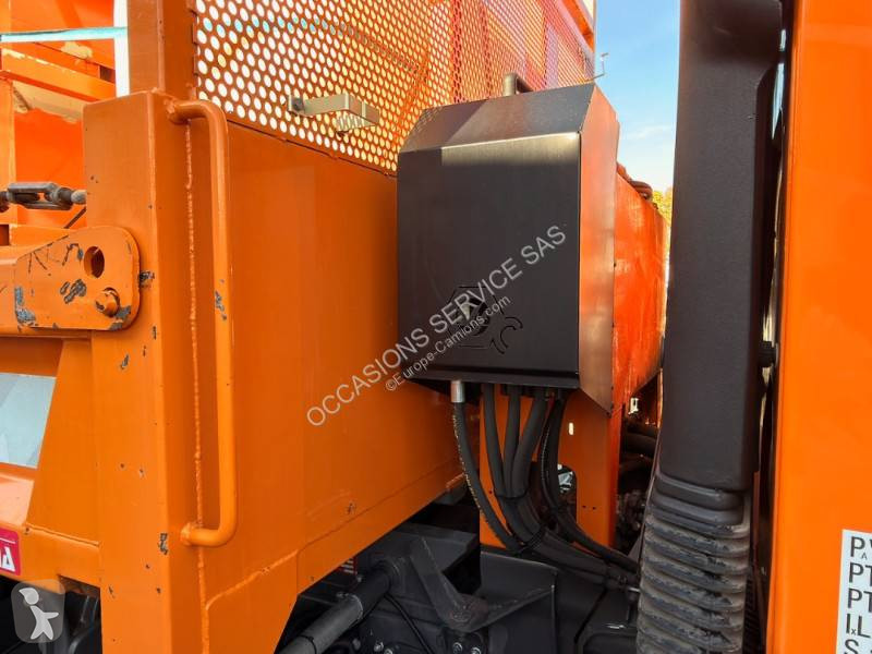 آلة لصيانة الطرق Renault 220.12 DXI