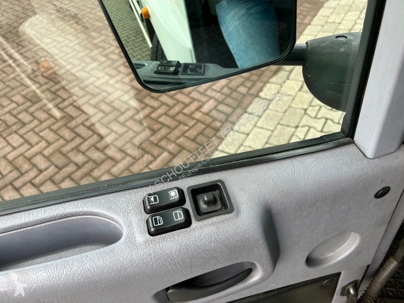 Utilaje pentru drumuri Mercedes Econic 2633...