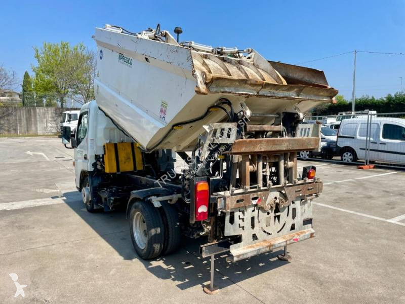 Silniční stroje Mitsubishi Fuso