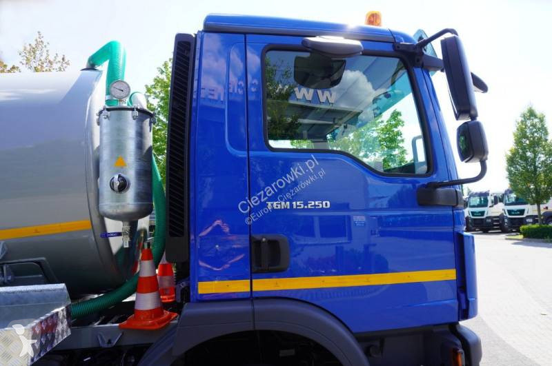 آلة لصيانة الطرق MAN