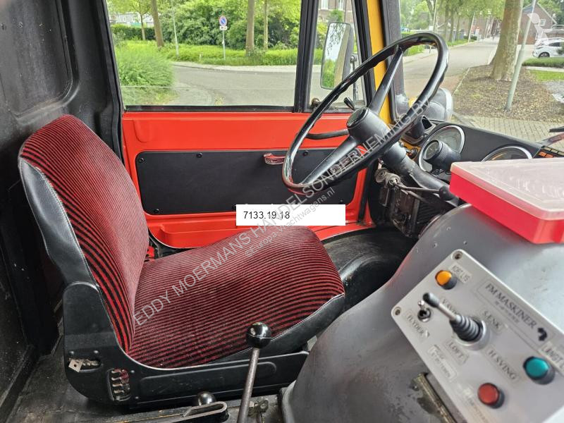 آلة لصيانة الطرق Mercedes 353 K2