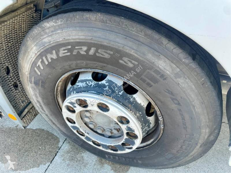 Veicolo per la pulizia delle strade Mercedes
