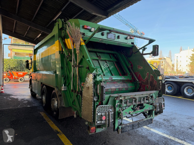 آلة لصيانة الطرق Scania p320db