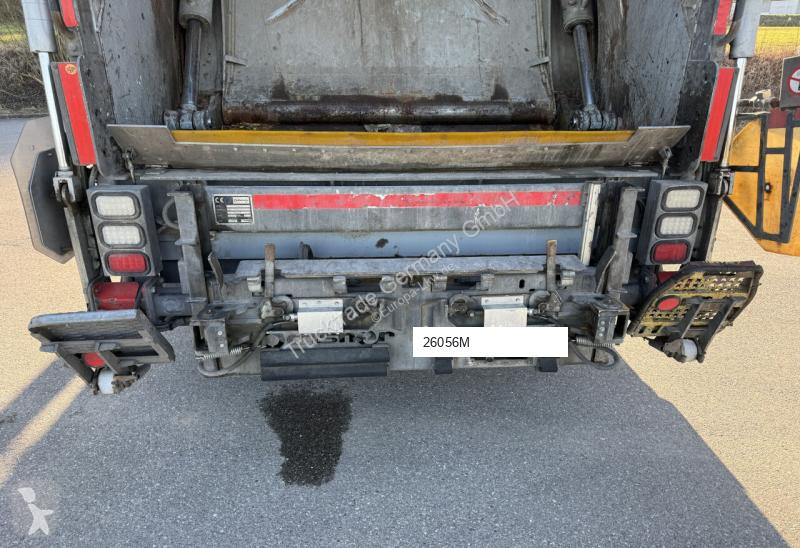 آلة لصيانة الطرق Scania 589 G440 LB6x2*4...