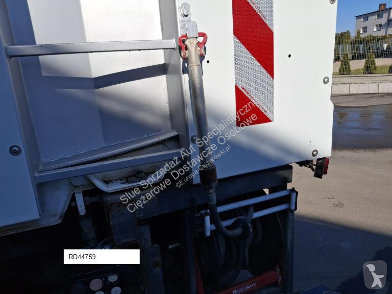 آلة لصيانة الطرق Renault 220 Polewaczka...