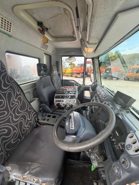 آلة لصيانة الطرق Iveco EUROCARGO 150E22