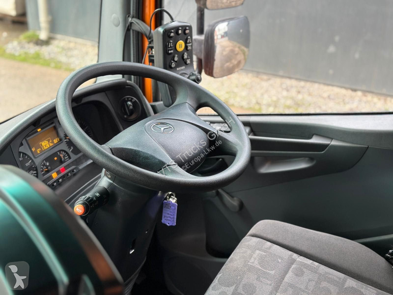 آلة لصيانة الطرق Mercedes 1518 4x2 Bucher...