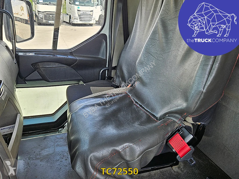 Engin de voirie Renault 270