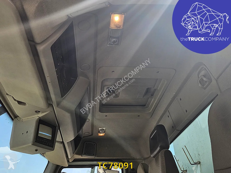 آلة لصيانة الطرق Renault D 280