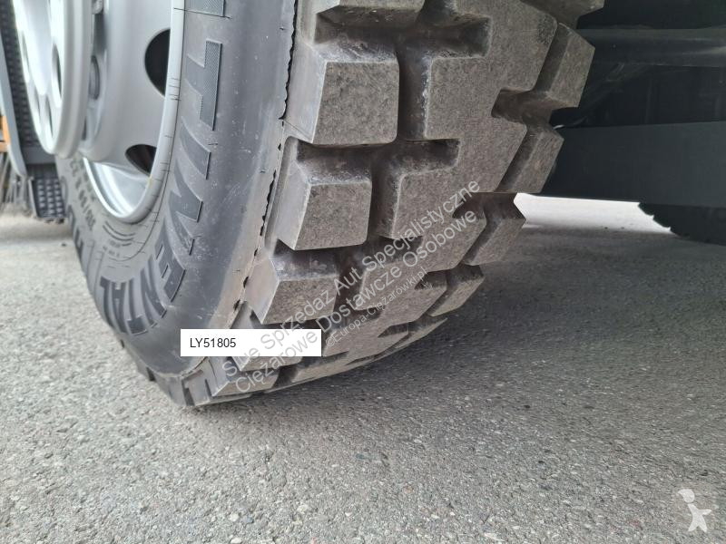 آلة لصيانة الطرق Mercedes Viajet 6R