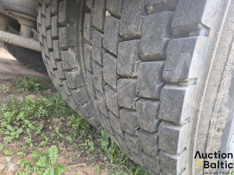 Engin de voirie MAN 18.250