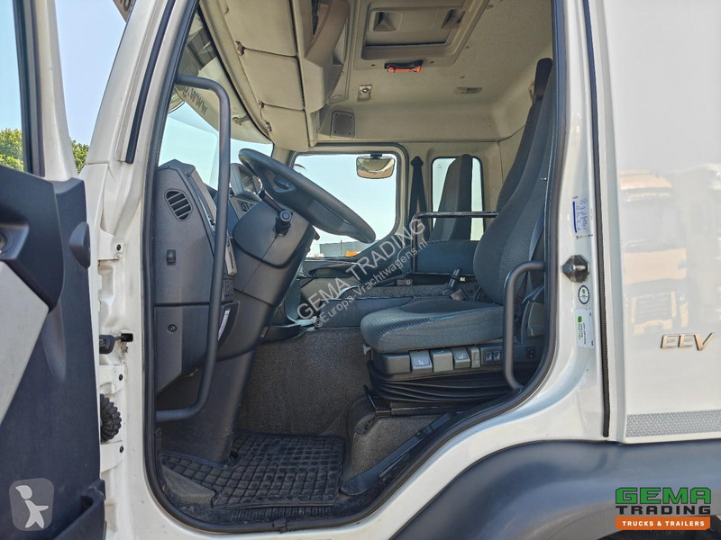 آلة لصيانة الطرق Volvo 250 6x2/4 DayCab...