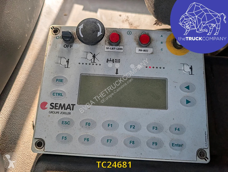آلة لصيانة الطرق Renault 320