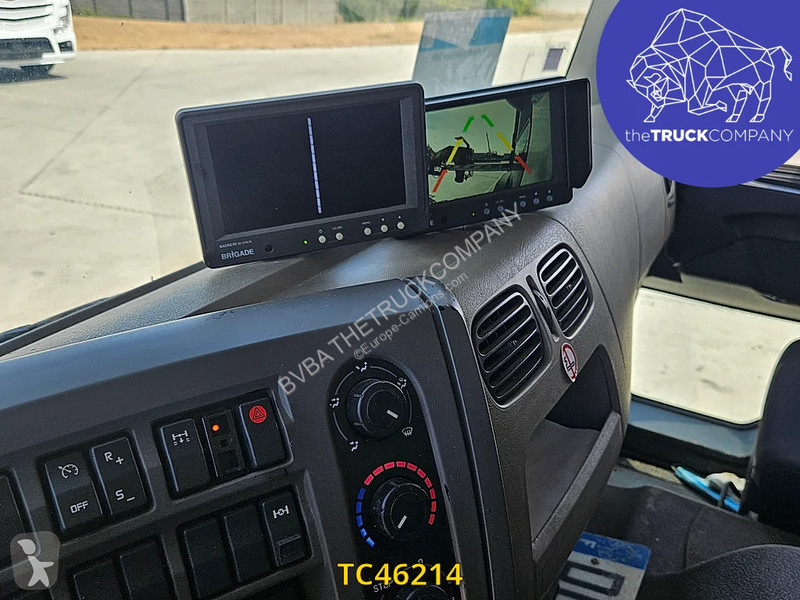 Engin de voirie Renault 380