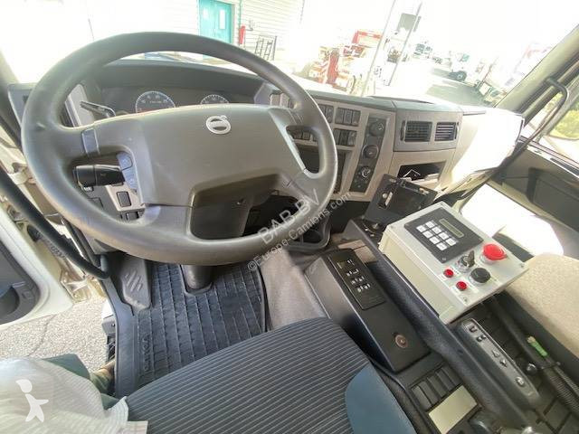 آلة لصيانة الطرق Volvo