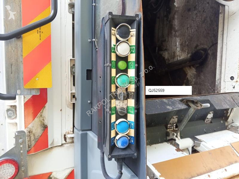 Vehículo de limpieza viaria Renault D19 WIDE