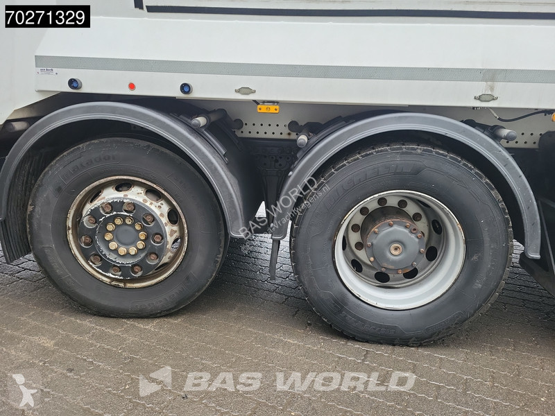Utilaje pentru drumuri Mercedes 2630 6X2 17m3...