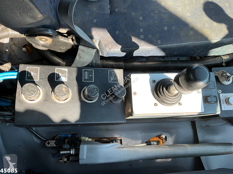 Gemeentevoertuig Mitsubishi 7C15 Brock sweeper...