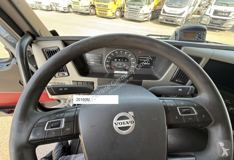 Silniční stroje Volvo FM-330