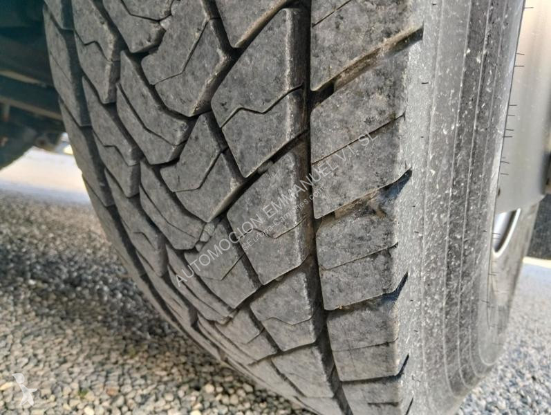 آلة لصيانة الطرق Renault 320.26