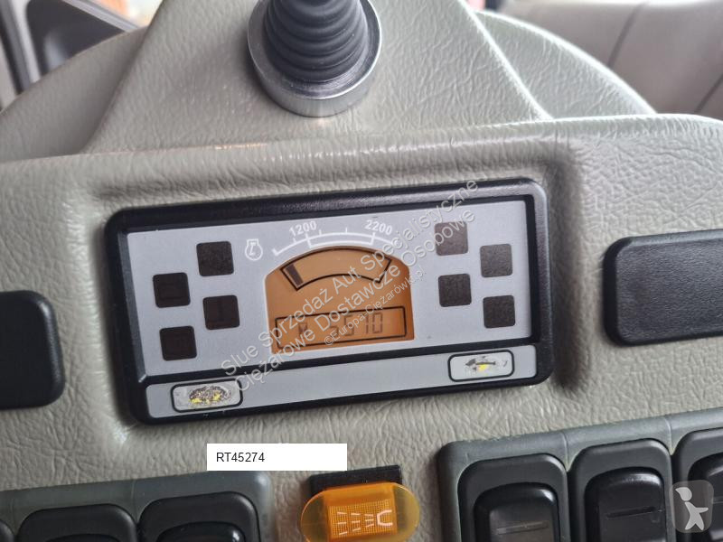 آلة لصيانة الطرق Renault 220 Zamiatarka...