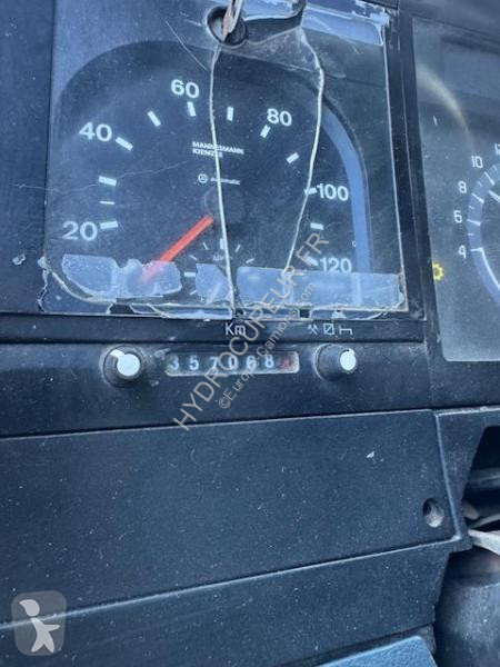 آلة لصيانة الطرق Renault 300