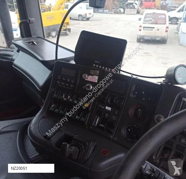 آلة لصيانة الطرق Scania 94 D