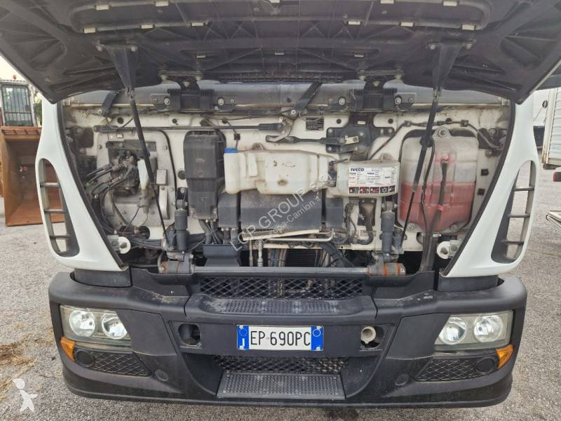 آلة لصيانة الطرق Iveco