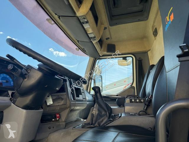 آلة لصيانة الطرق Renault 420 DCI