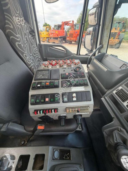 آلة لصيانة الطرق Iveco EUROCARGO 150E22