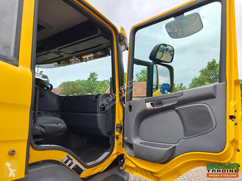 آلة لصيانة الطرق Scania P 230 B 4X2 Euro5 Day...