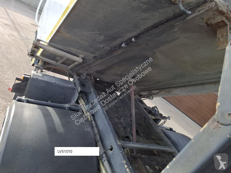 آلة لصيانة الطرق Renault 260