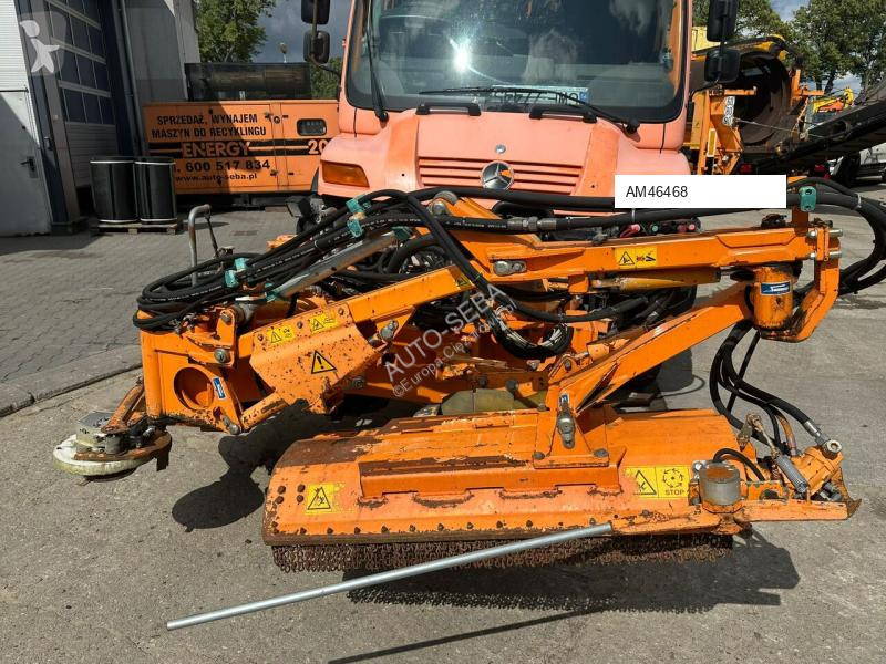 آلة لصيانة الطرق Mercedes Unimog 405/12...