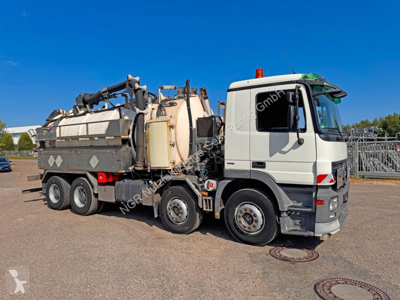 آلة لصيانة الطرق Mercedes 3241 8X4 Kaiser Saug...