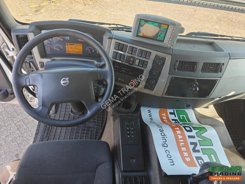 آلة لصيانة الطرق Volvo 250 6x2/4 DayCab...