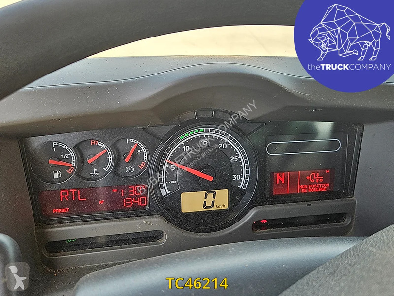 Engin de voirie Renault 380