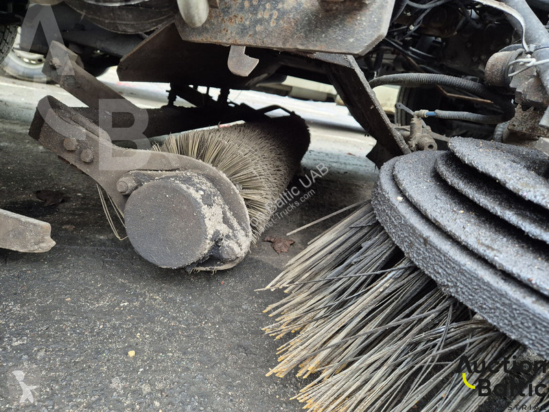 Engin de voirie Mercedes 1216