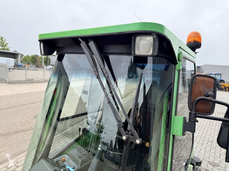 Útfenntartó-és-karbantartógép  285 Veegmachine
