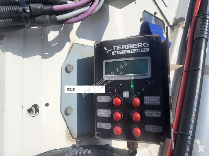 Vehículo de limpieza viaria Renault D Wide /...
