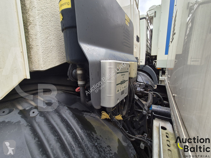 آلة لصيانة الطرق Scania 280