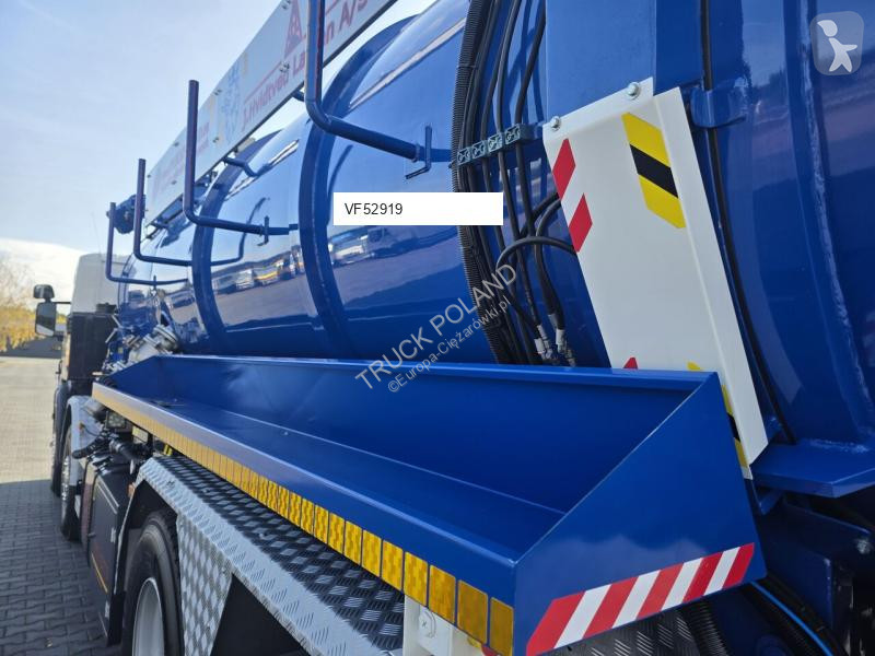 Útfenntartó-és-karbantartógép Scania LARSEN...