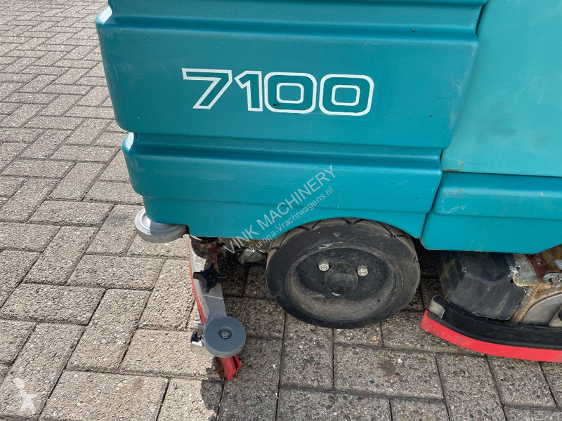 Echipament de curățare Tennant 7100