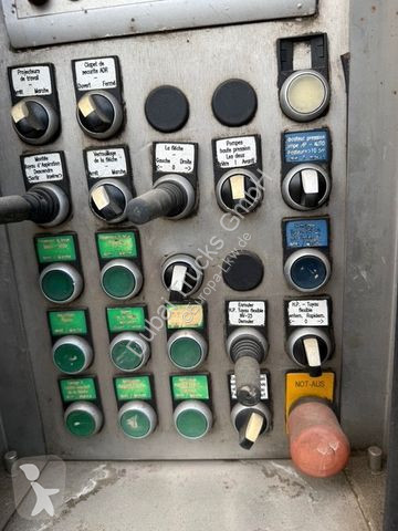 Silniční stroje Mercedes ACTROS 3351 Kroll